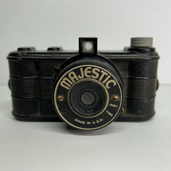 Majestic Camera 55mm Bakelite Film Camera 1940's Made in USA - Picture 1 of 7